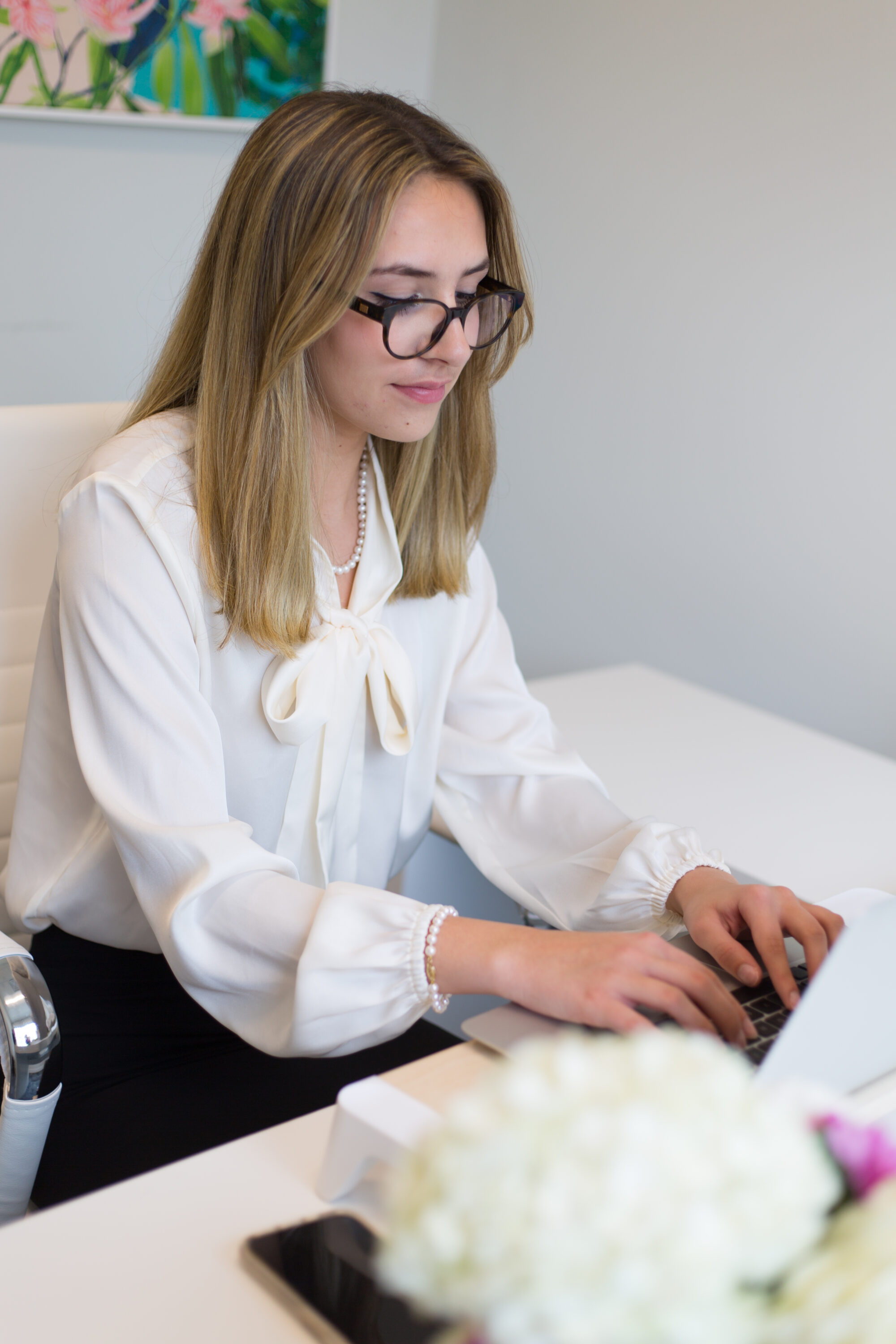 Woman Typing Office Free Stock Picture